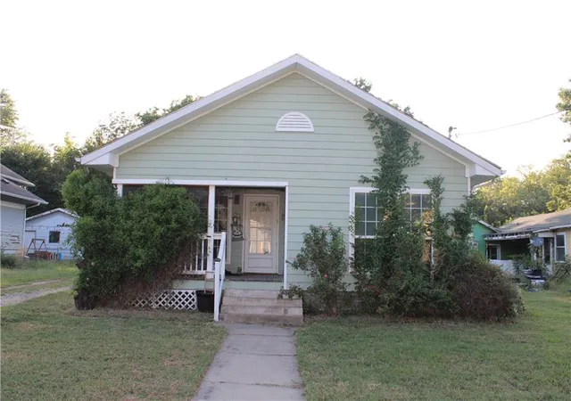 Photo 1 of Single family home for sale at 415 N Ozark St, Girard, KS 66743 | MLS# 2639327 | Listing updated on 2026-09-23
