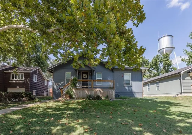 1st image of 1120 Pacific Ave, Osawatomie, KS 66064 | MLS# 2639335