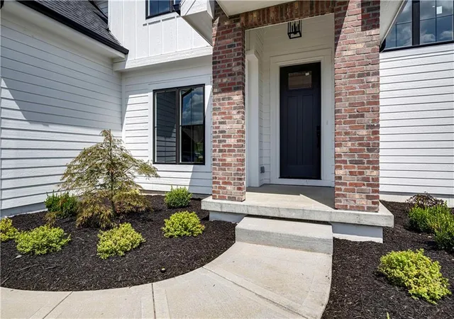 Photo 3 of Single family home for sale at 18330 W 195 St, Spring Hill, KS 66083 | MLS# 2639336 | Listing updated on 2026-10-03