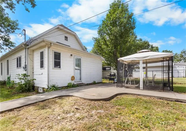 4th image of 302 Pacific Ave, Osawatomie, KS 66064 | MLS# 2639340
