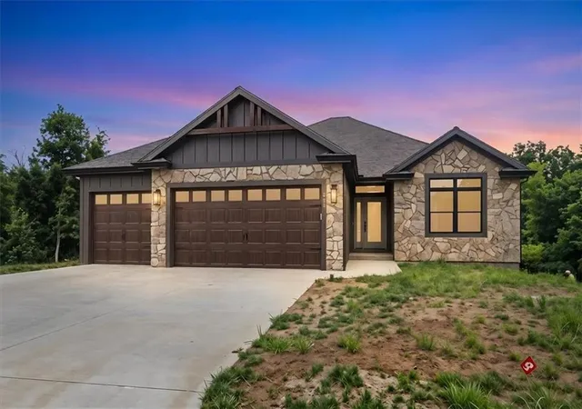 Photo 1 of Single family home for sale at 2204 Arbor Ln, Excelsior Springs, MO 64024 | MLS# 2639349 | Listing updated on 2026-08-29