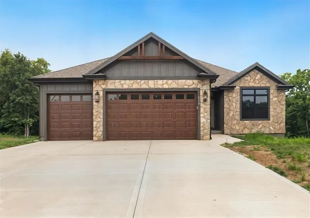 Photo 2 of Single family home for sale at 2204 Arbor Ln, Excelsior Springs, MO 64024 | MLS# 2639349 | Listing updated on 2026-08-29