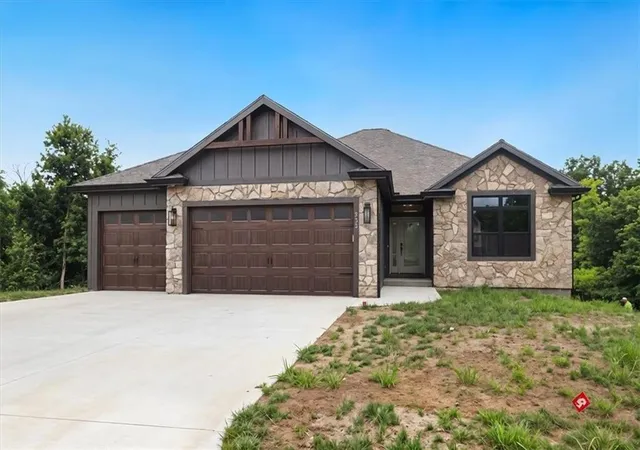 Photo 3 of Single family home for sale at 2204 Arbor Ln, Excelsior Springs, MO 64024 | MLS# 2639349 | Listing updated on 2026-08-29