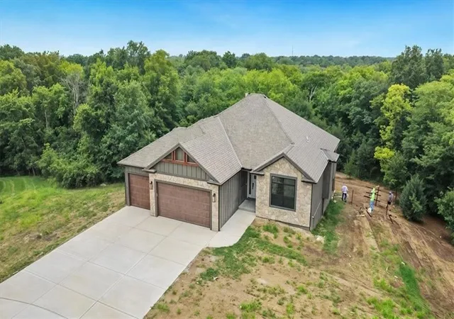 Photo 4 of Single family home for sale at 2204 Arbor Ln, Excelsior Springs, MO 64024 | MLS# 2639349 | Listing updated on 2026-08-29