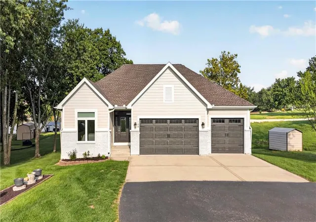 Photo 2 of Sale Pending at 148 Lake Viking Ter, Gallatin, MO 64640 | MLS# 2639353 | Listing updated on 2026-09-02