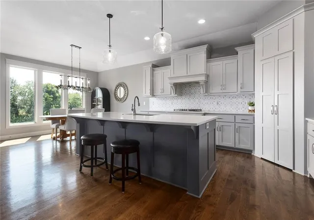 Photo 3 of Single family home for sale at 2605 Ne 92nd St, Kansas City, MO 64156 | MLS# 2639354 | Listing updated on 2026-09-05