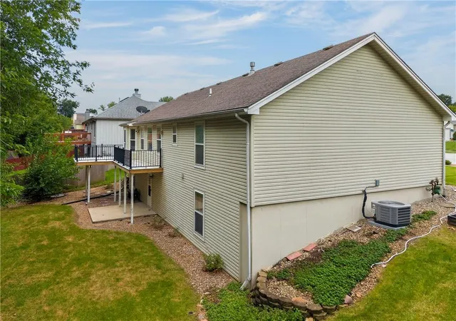 Photo 3 of Sale Pending at 705 Pine Crst Ave, Kearney, MO 64060 | MLS# 2639359 | Listing updated on 2026-09-26
