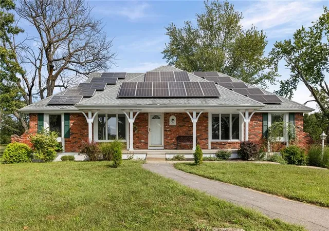 Photo 1 of Single family home for sale at 905 S Lincoln Ave, Raymore, MO 64083 | MLS# 2639360 | Listing updated on 2026-10-07