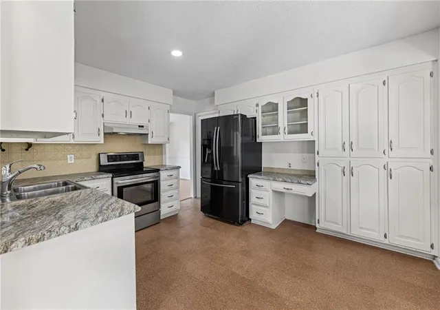Photo 3 of Single family home for sale at 905 S Lincoln Ave, Raymore, MO 64083 | MLS# 2639360 | Listing updated on 2026-10-07