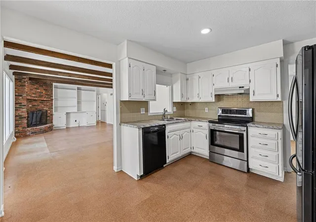 Photo 4 of Single family home for sale at 905 S Lincoln Ave, Raymore, MO 64083 | MLS# 2639360 | Listing updated on 2026-10-07