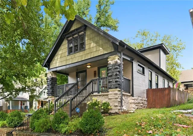 Photo 3 of Single family home for sale at 700 E 43rd Street, Kansas City, MO 64110 | MLS# 2639363 | Listing updated on 2026-09-19