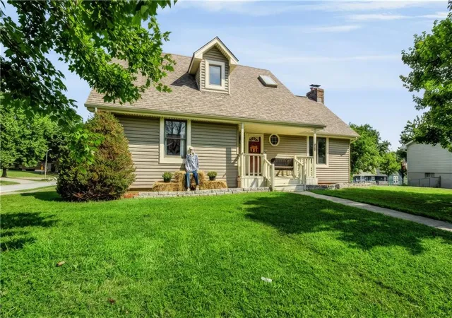 Photo 2 of Single family home for sale at 609 Foster Ln, Warrensburg, MO 64093 | MLS# 2639367 | Listing updated on 2026-09-13