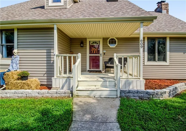 Photo 3 of Single family home for sale at 609 Foster Ln, Warrensburg, MO 64093 | MLS# 2639367 | Listing updated on 2026-09-13
