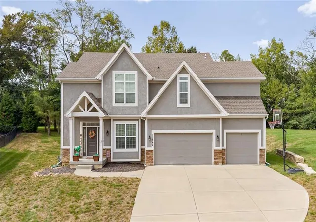 Single family home for sale at 12542 Walnut Ct, Kansas City, MO 64145 | MLS# 2639368