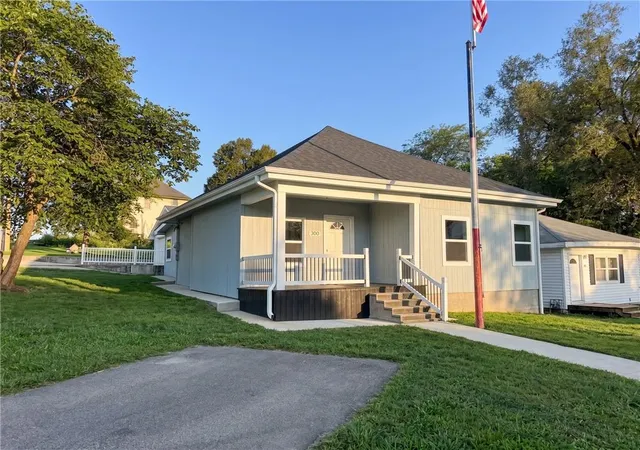 Photo 1 of Single family home for sale at 300 W 7th St, Trenton, MO 64683 | MLS# 2639379 | Listing updated on 2026-08-29