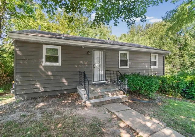 Photo 2 of Single family home for sale at 7030 Manchester Ave, Kansas City, MO 64133 | MLS# 2639395 | Listing updated on 2026-09-03