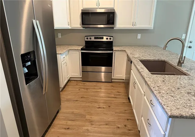 Photo 4 of Single family home for sale at 2 Illinois Dr, Linn Valley, KS 66040 | MLS# 2639397 | Listing updated on 2026-08-29