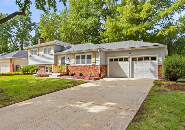 Photo 2 of Single family home for sale at 9624 Woodson Dr, Overland Park, KS 66207 | MLS# 2639403 | Listing updated on 2026-10-01