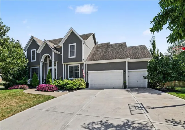 Photo 1 of Single family home for sale at 16915 W 161 St, Olathe, KS 66062 | MLS# 2639406 | Listing updated on 2026-09-17