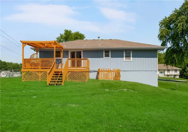 Photo 2 of Sale Pending at 1019 Ne 112th Ter, Kansas City, MO 64155 | MLS# 2639408 | Listing updated on 2026-09-15