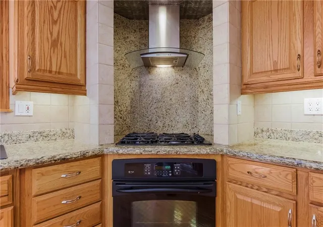 Photo 4 of Sale Pending at 1019 Ne 112Th Ter, Kansas City, MO 64155 | MLS# 2639408 | Listing updated on 2026-09-15