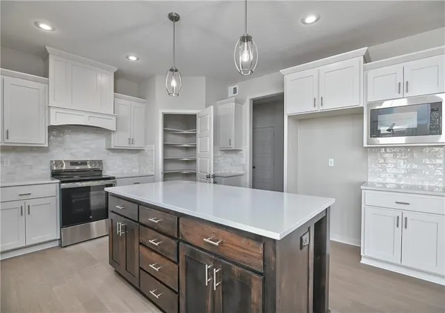 Photo 4 of Single family home for sale at 2309 Wabash St, Olathe, KS 66061 | MLS# 2639415 | Listing updated on 2026-10-22