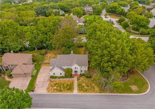 Photo 3 of Sale Pending at 5240 W 127th Terrace, Leawood, KS 66209 | MLS# 2639420 | Listing updated on 2026-09-14