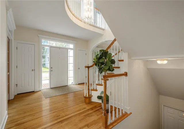 Photo 4 of Sale Pending at 5240 W 127th Terrace, Leawood, KS 66209 | MLS# 2639420 | Listing updated on 2026-09-14