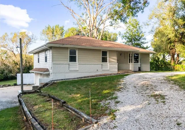 Photo 1 of Single family home for sale at 1605 Country Rd Aa Hwy, Blue Springs, MO 64014 | MLS# 2639433 | Listing updated on 2026-10-08