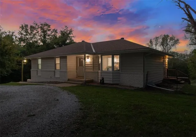 Photo 2 of Single family home for sale at 1605 Country Rd Aa Hwy, Blue Springs, MO 64014 | MLS# 2639433 | Listing updated on 2026-10-08