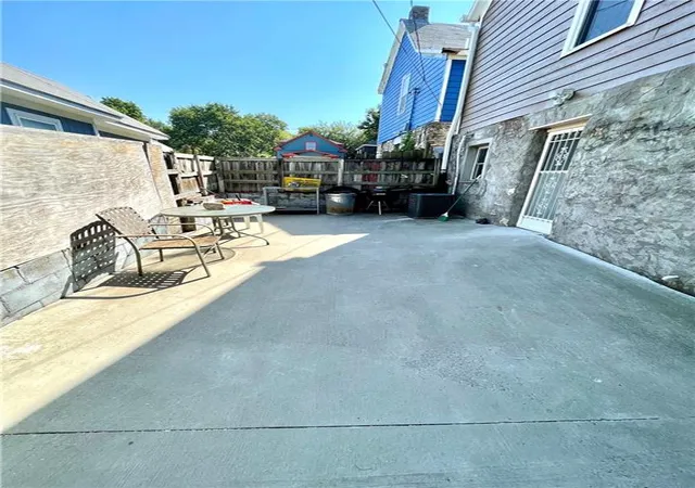 Photo 3 of Single family home for sale at 902 W 29Th St, Kansas City, MO 64108 | MLS# 2639434 | Listing updated on 2026-08-29