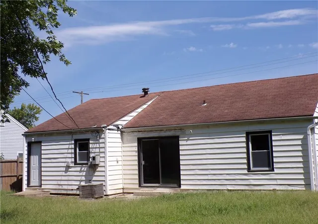 Photo 4 of Single family home for sale at 7924 Prospect Ave, Kansas City, MO 64132 | MLS# 2639436 | Listing updated on 2026-08-29