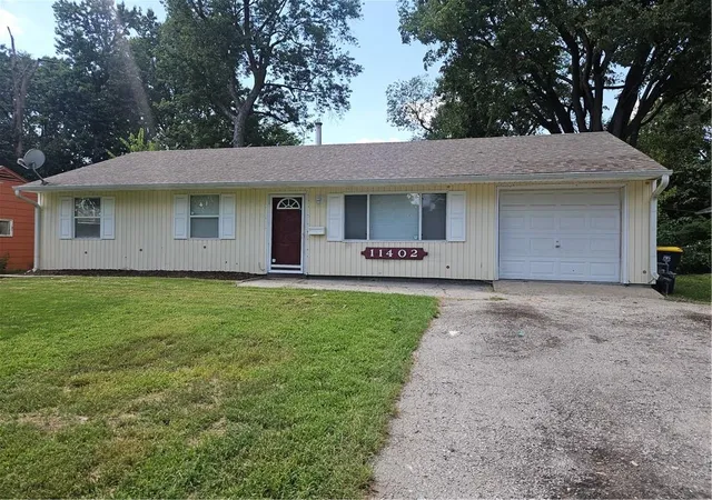 Photo 2 of Sale Pending at 11402 Crystal Ave, Kansas City, MO 64134 | MLS# 2639437 | Listing updated on 2026-08-30