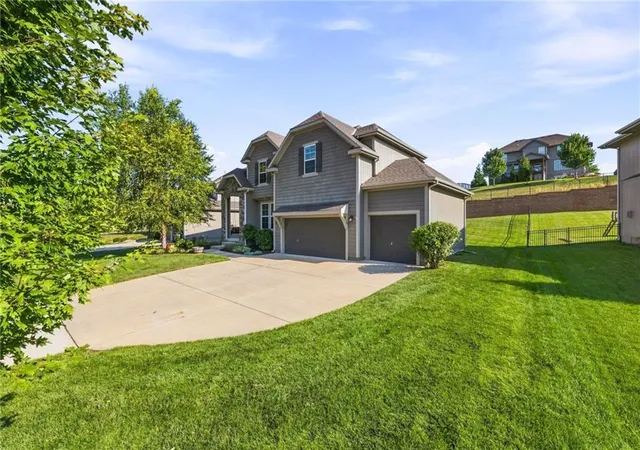 Photo 2 of Single family home for sale at 2776 W Sitka Dr, Olathe, KS 66061 | MLS# 2639439 | Listing updated on 2026-09-29