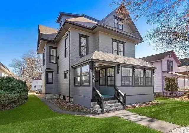 1st image of 1304 Massachusetts St, Lawrence, KS 660 | MLS# 2639444