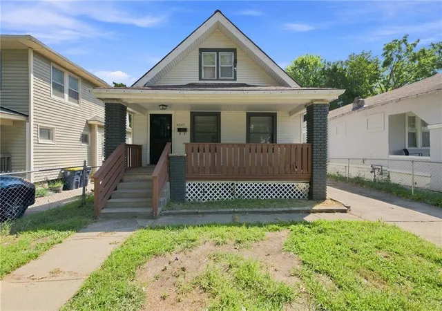 Photo 1 of Single family home for sale at 4237 Agnes Ave, Kansas City, MO 64130 | MLS# 2639452 | Listing updated on 2026-09-29