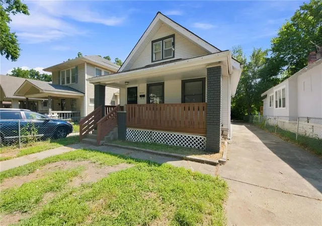 Photo 3 of Single family home for sale at 4237 Agnes Ave, Kansas City, MO 64130 | MLS# 2639452 | Listing updated on 2026-09-29