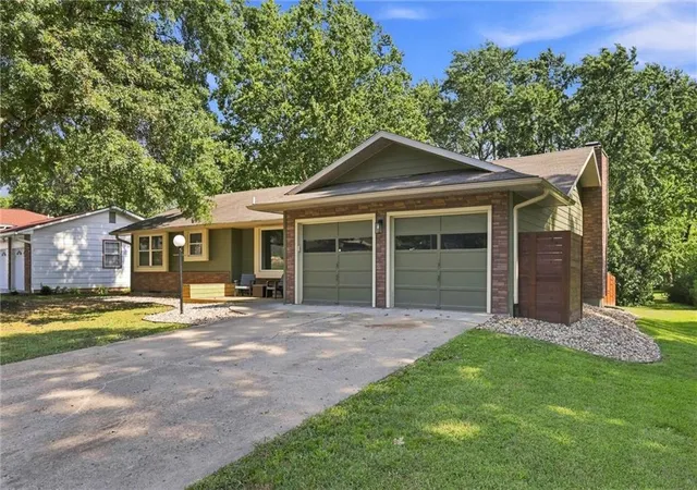 3rd image of 3112 Ranger Dr, Lawrence, KS 66049 | MLS# 2639468