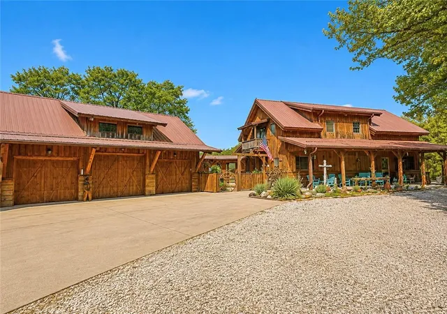 1st image of 558 1400 St, Humboldt, KS 66748 | MLS# 2639471
