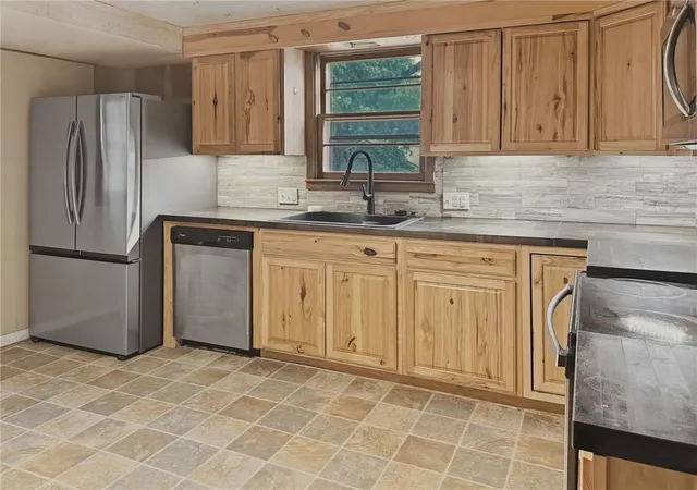 Photo 4 of Single family home for sale at 1138 Elm St, Chillicothe, MO 64601 | MLS# 2639477 | Listing updated on 2026-09-03