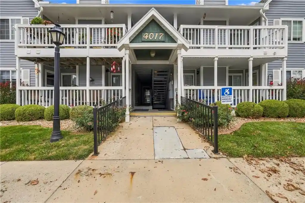 Listing Photo 2 - Condo for sale in 4017 S Crysler Ave located at 4017 S Crysler Ave, Independence, MO 64055 - Unit 4017 S Crysler Ave