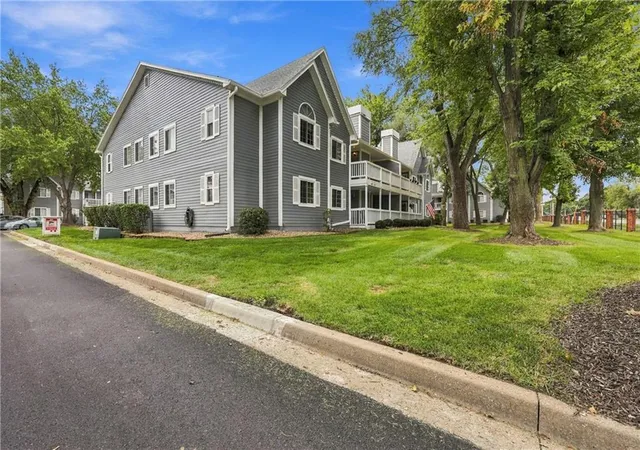 Photo 3 of Condo for sale at 4017 S Crysler Ave #7, Independence, MO 64055 | MLS# 2639503 | Listing updated on 2026-09-25
