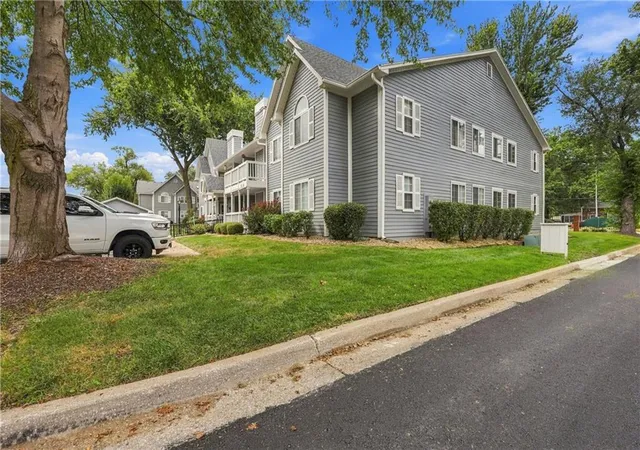 Photo 4 of Condo for sale at 4017 S Crysler Ave #7, Independence, MO 64055 | MLS# 2639503 | Listing updated on 2026-09-25