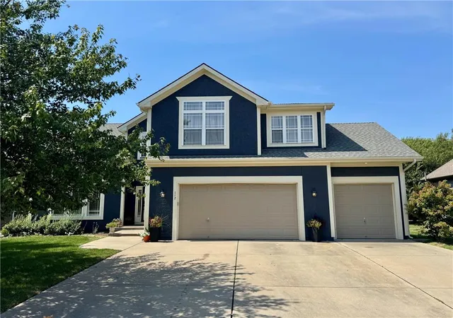 Photo 1 of Sale Pending at 112 S Westglen Dr, Raymore, MO 64083 | MLS# 2639509 | Listing updated on 2026-09-21