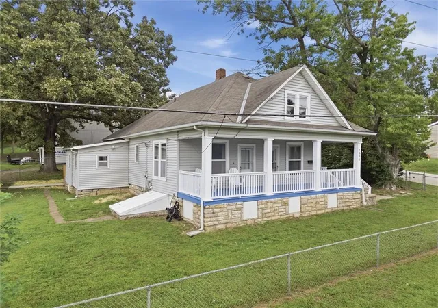 Photo 1 of Single family home for sale at 1300 Kearney Rd, Excelsior Springs, MO 64024 | MLS# 2639512 | Listing updated on 2026-10-07