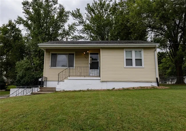 Photo 1 of Single family home for sale at 1405 Ne 72 St, Gladstone, MO 64118 | MLS# 2639513 | Listing updated on 2026-09-13