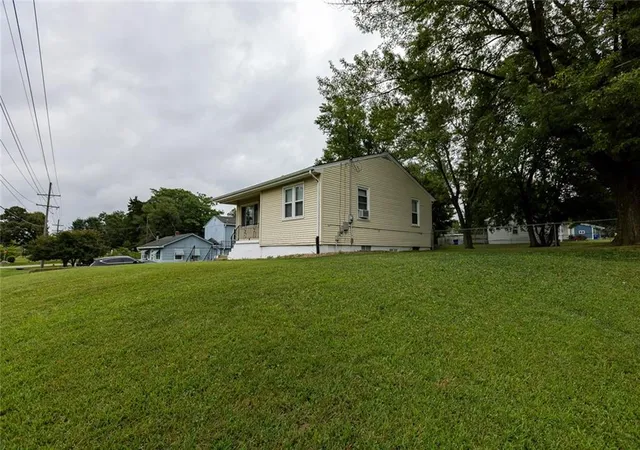 Photo 2 of Single family home for sale at 1405 Ne 72 St, Gladstone, MO 64118 | MLS# 2639513 | Listing updated on 2026-09-13