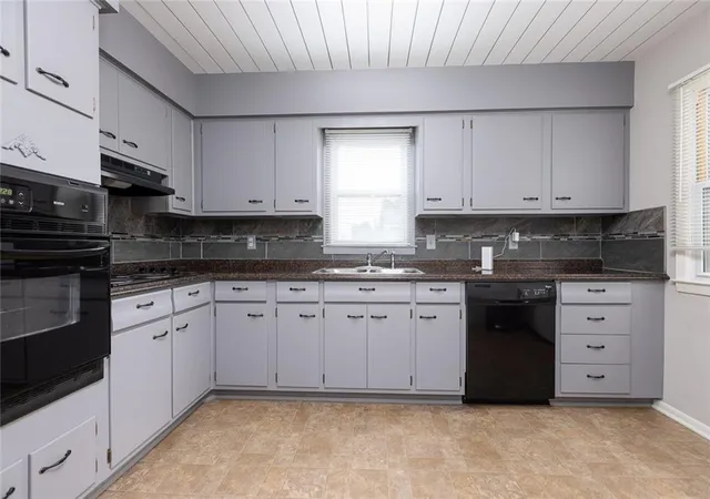Photo 3 of Single family home for sale at 1405 Ne 72 St, Gladstone, MO 64118 | MLS# 2639513 | Listing updated on 2026-09-22