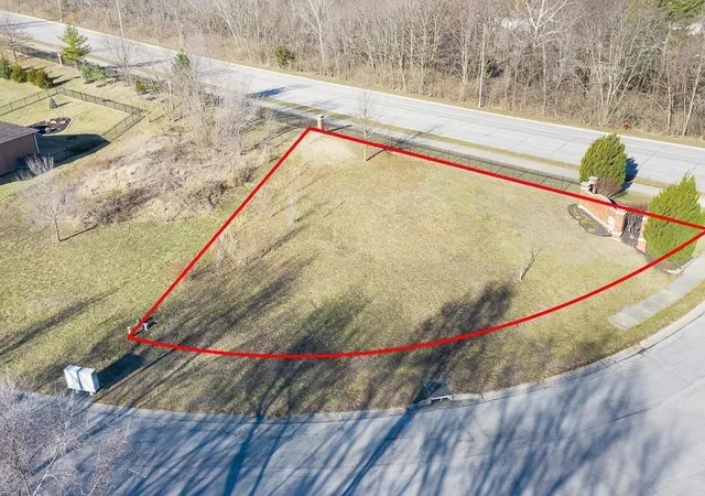 Photo 3 of Sale Pending at 1933 1937 Edgewood Dr, Leavenworth, KS 66048 | MLS# 2639522 | Listing updated on 2026-09-08