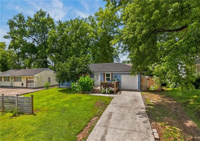 Photo 2 of Single family home for sale at 10200 Bellaire Ave, Kansas City, MO 64134 | MLS# 2639528 | Listing updated on 2026-09-05